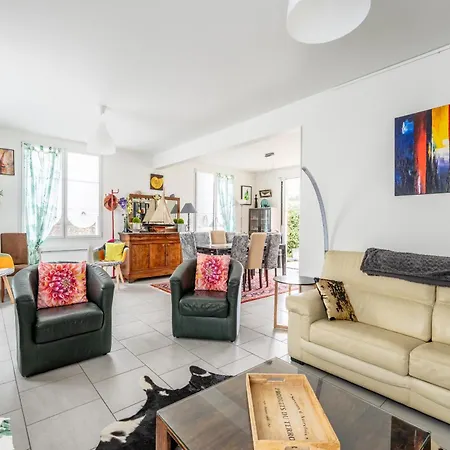 15 - Terrasse Et Jardin, 150m بيت للعطل *