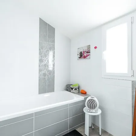 Dom wakacyjny 15 - Terrasse Et Jardin, 150m *